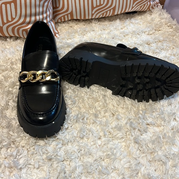 Guess - Picture 2 of 3